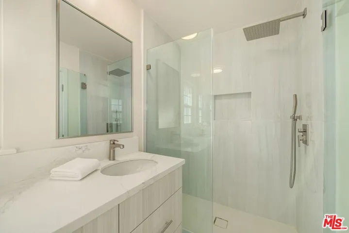 91 W Gainsborough Road, Thousand Oaks, California 91360