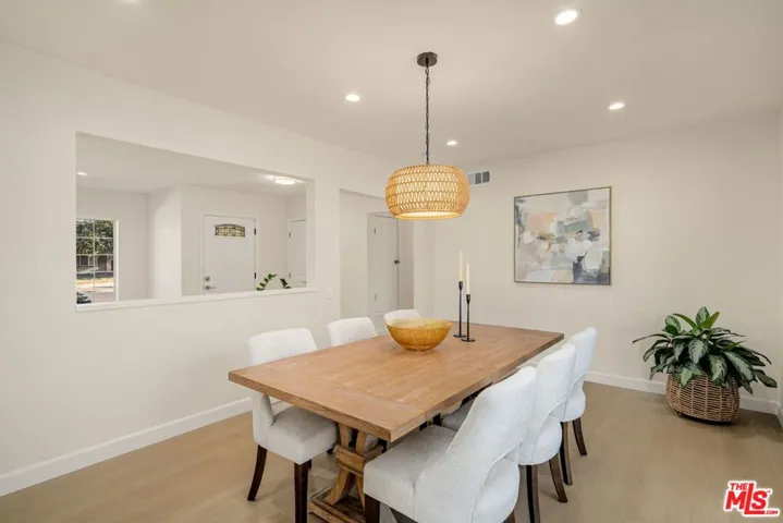 91 W Gainsborough Road, Thousand Oaks, California 91360