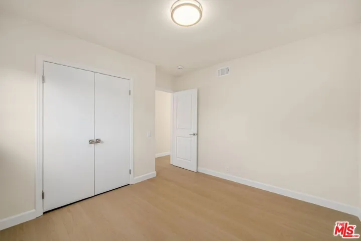 91 W Gainsborough Road, Thousand Oaks, California 91360