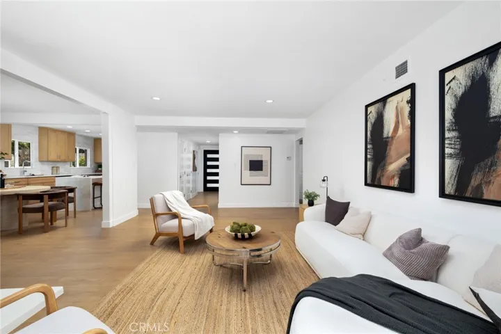 15550 Otsego Street, Encino, California 91436