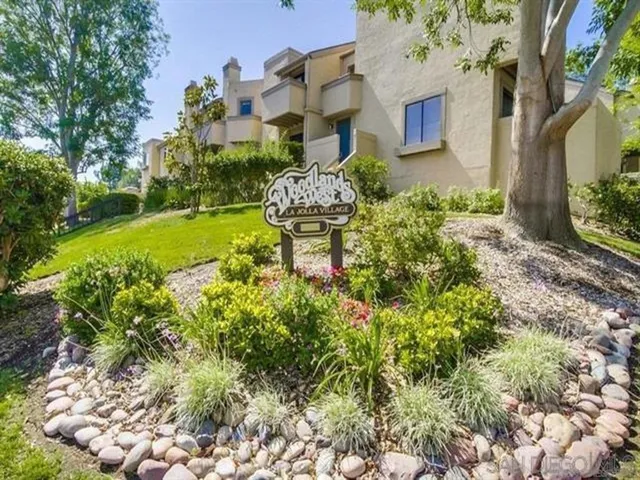 8462 Via Sonoma 39, La Jolla, California 92037
