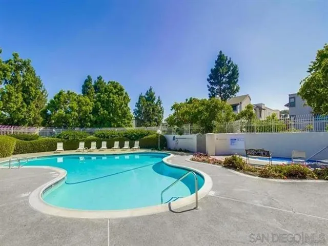 8462 Via Sonoma 39, La Jolla, California 92037