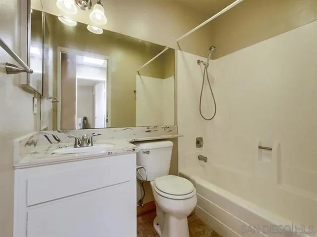 8462 Via Sonoma 39, La Jolla, California 92037