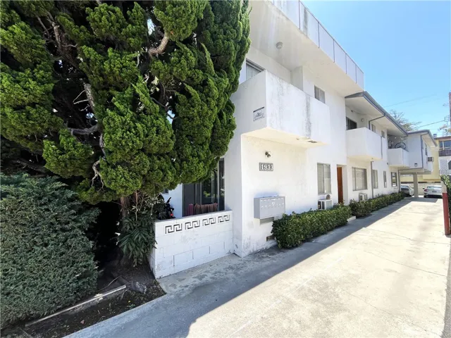 1933 Pelham Avenue 3, Los Angeles, California 90025