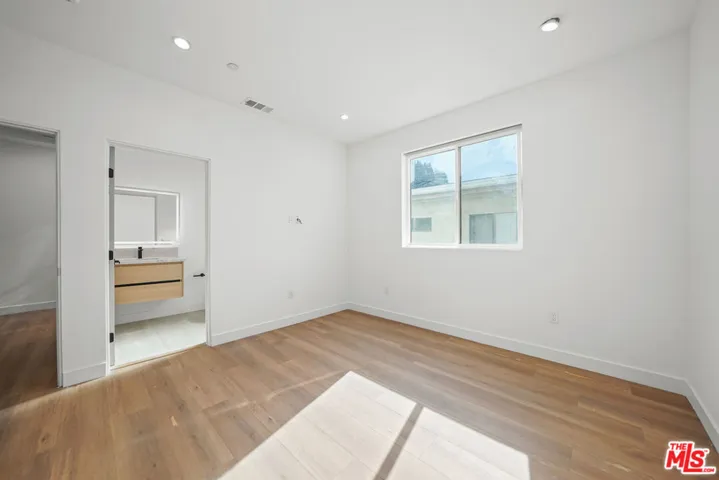 13694 Erwin Street 2, Van Nuys, California 91401