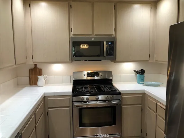 Remote operated undercabinet lighting