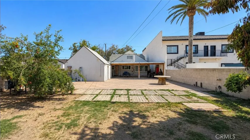 885 W Valley, Colton, California 92324