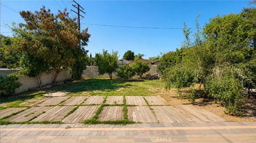 885 W Valley, Colton, California 92324
