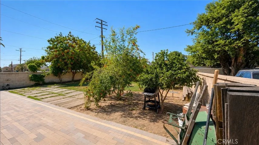 885 W Valley, Colton, California 92324