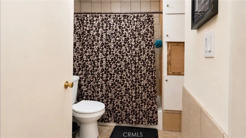885 W Valley, Colton, California 92324