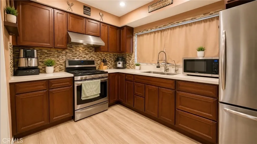 885 W Valley, Colton, California 92324