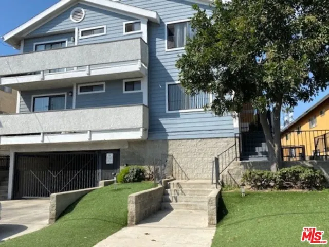 5263 Corteen Place 3, Valley Village, California 91607