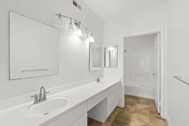 Master Bathroom w/Dual Sinks
