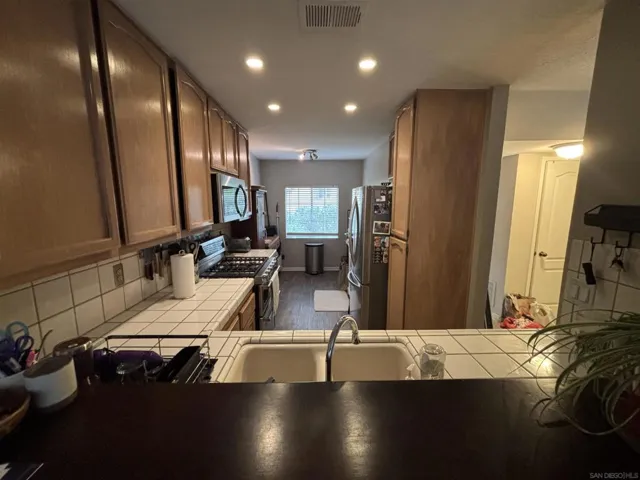7737 Caminito Monarca 105, Carlsbad, California 92009