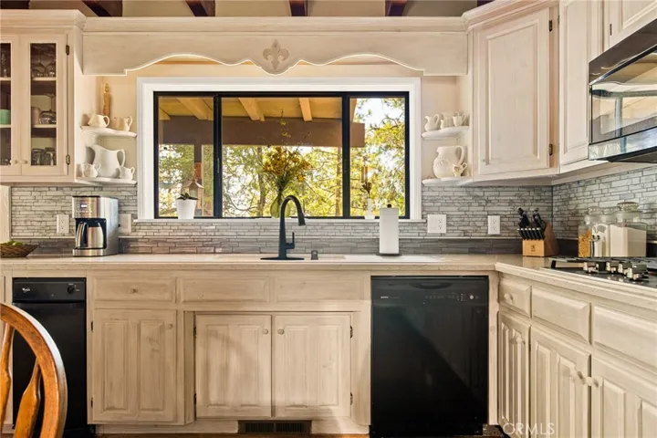 31071 Mountain Oak, Running Springs, California 92382