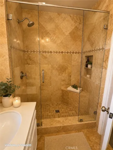 Shared Bathroom in Hallway Upstairs