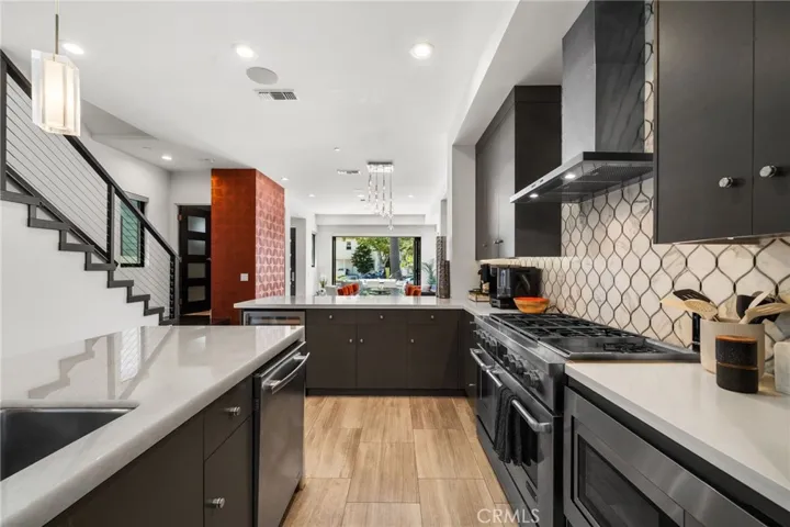 404 10th Street, Huntington Beach, California 92648
