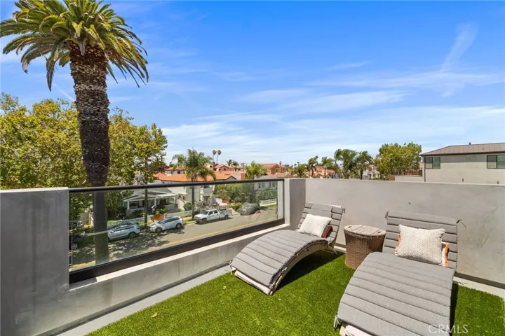 404 10th Street, Huntington Beach, California 92648