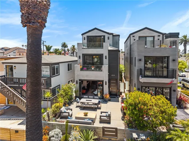 404 10th Street, Huntington Beach, California 92648