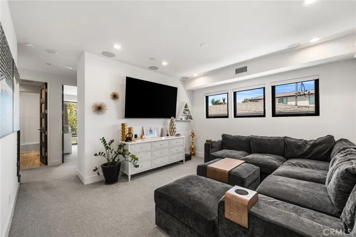 404 10th Street, Huntington Beach, California 92648