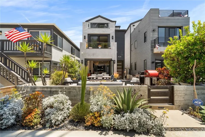404 10th Street, Huntington Beach, California 92648