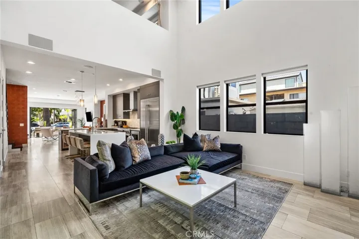 404 10th Street, Huntington Beach, California 92648