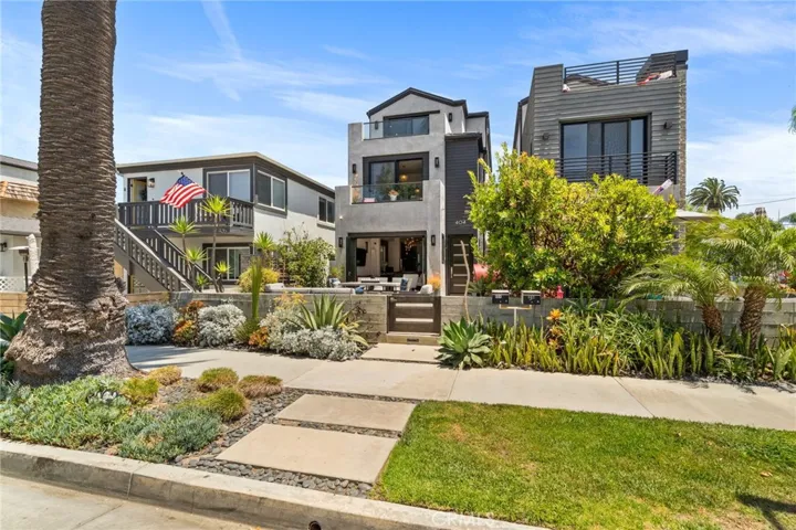 404 10th Street, Huntington Beach, California 92648