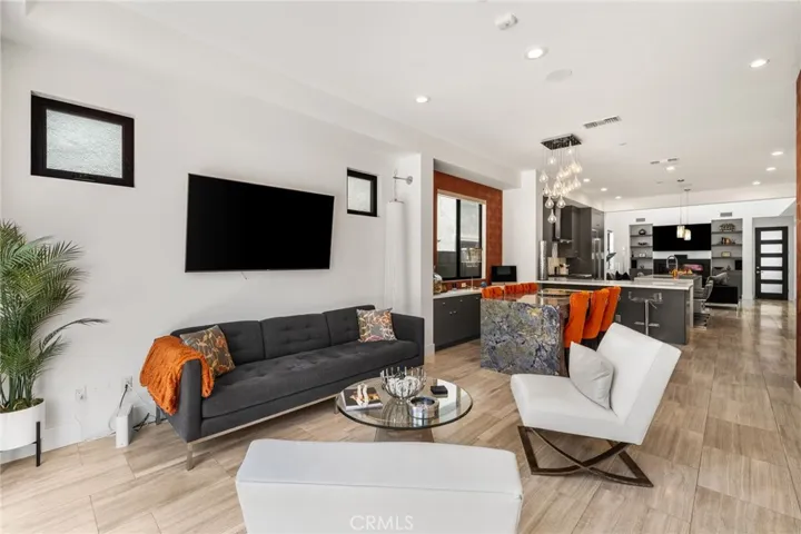 404 10th Street, Huntington Beach, California 92648