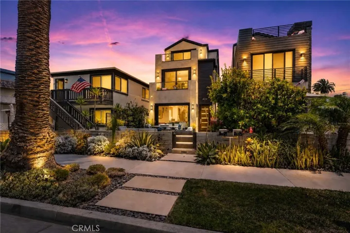 404 10th Street, Huntington Beach, California 92648
