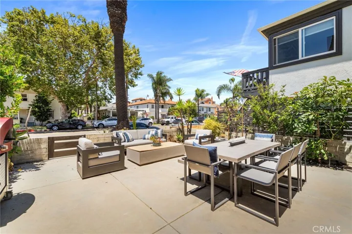 404 10th Street, Huntington Beach, California 92648
