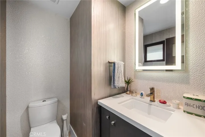 404 10th Street, Huntington Beach, California 92648
