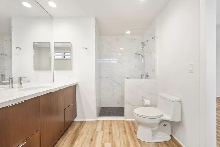 Bathroom 1 (Primary)