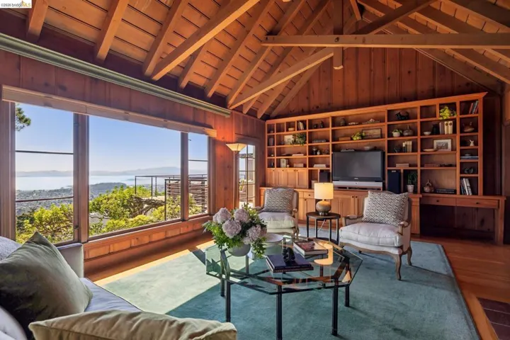 Expansive window wall overlooking San Francisco, 3 bridges and 7 counties