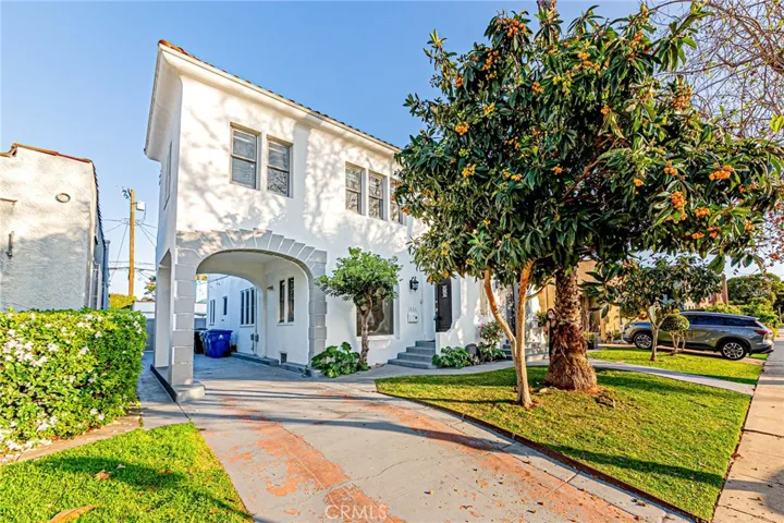 1226 Meadowbrook, Los Angeles, California 90019