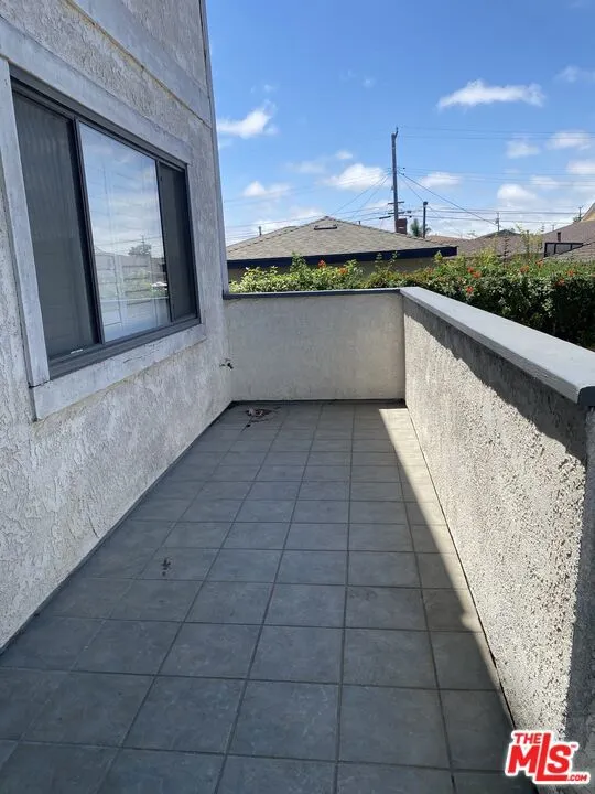 14621 S Berendo Avenue 7, Gardena, California 90247 — photo 5