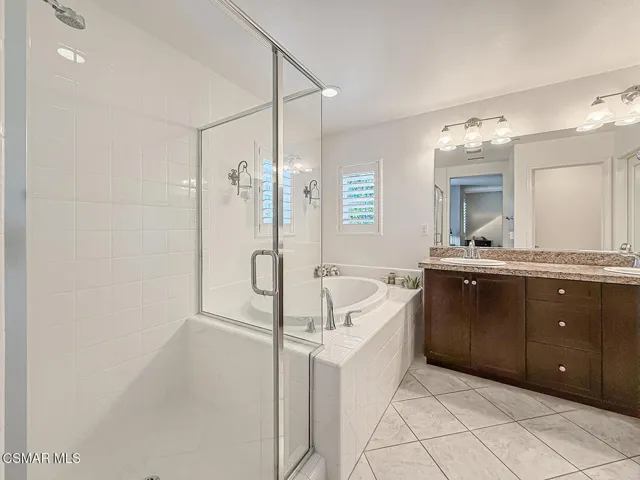 fPrimary Bedroom Suite4