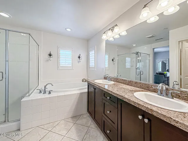fPrimary Bedroom Suite7