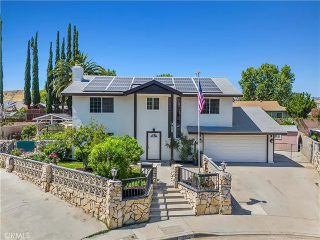 28020 Newbird Drive, Saugus, California 91350