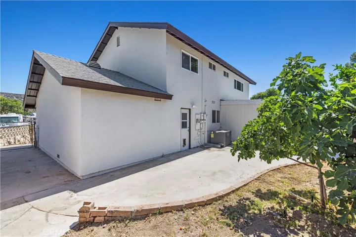 28020 Newbird Drive, Saugus, California 91350