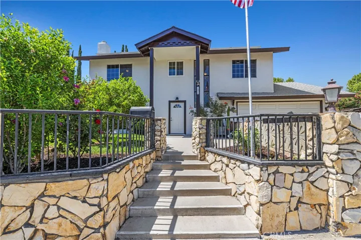 28020 Newbird Drive, Saugus, California 91350