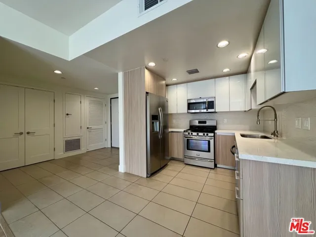 11715 W Bellagio Road 204, Los Angeles, California 90049