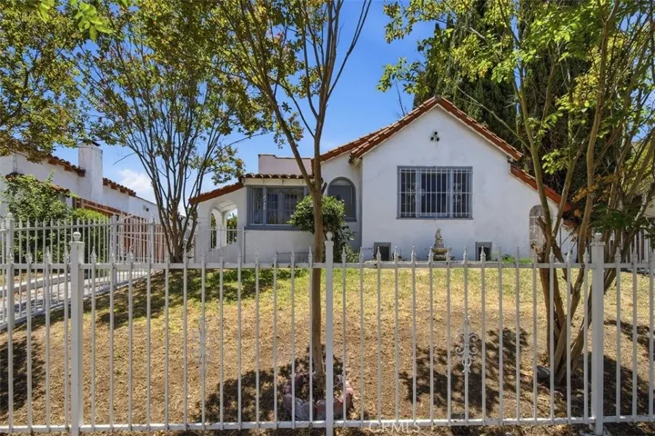 2136 W 75th Street, Los Angeles, California 90047