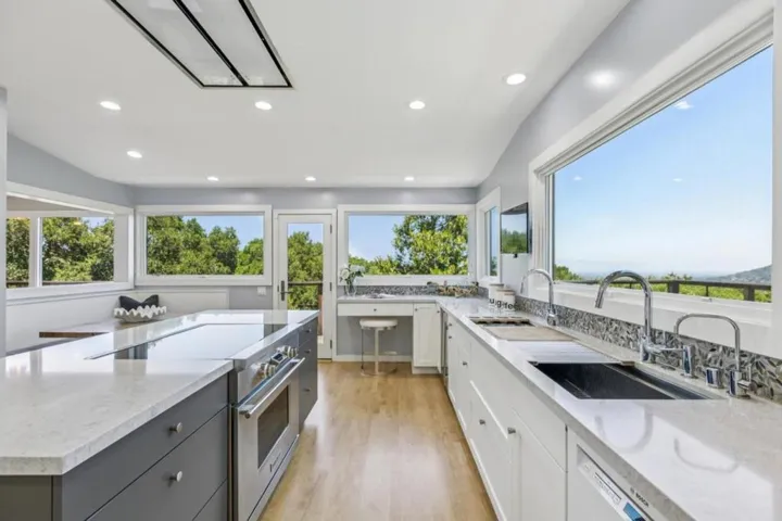 11270 Page Mill Road, Los Altos Hills, California 94022