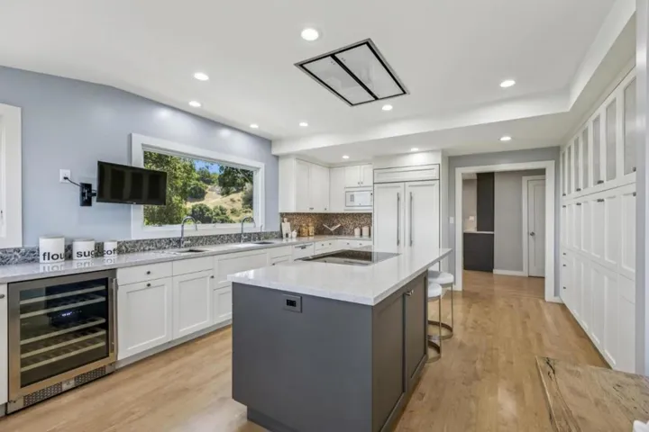 11270 Page Mill Road, Los Altos Hills, California 94022