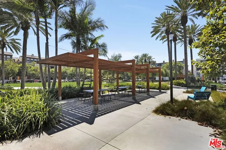 13045 Pacific Promenade 305, Playa Vista, California 90094