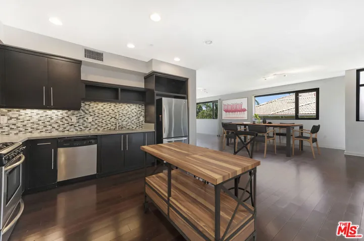 13045 Pacific Promenade 305, Playa Vista, California 90094
