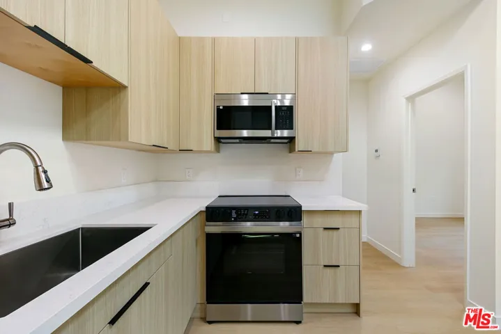 954 N San Vicente Boulevard 9, West Hollywood, California 90069