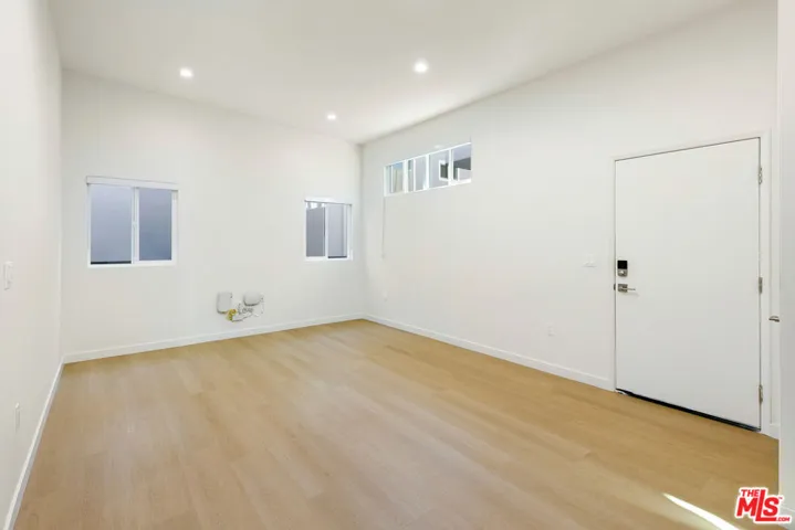 954 N San Vicente Boulevard 9, West Hollywood, California 90069