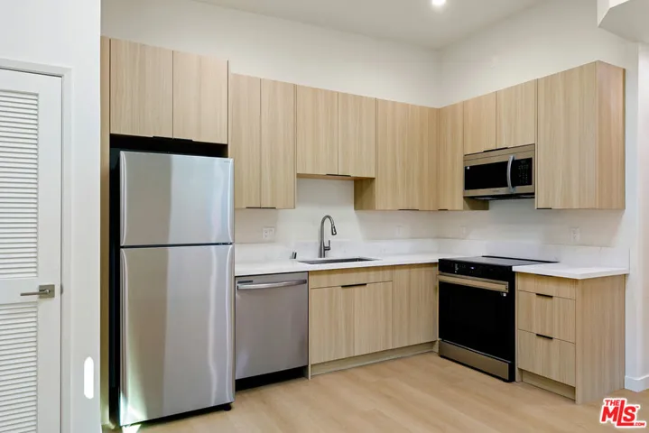 954 N San Vicente Boulevard 9, West Hollywood, California 90069