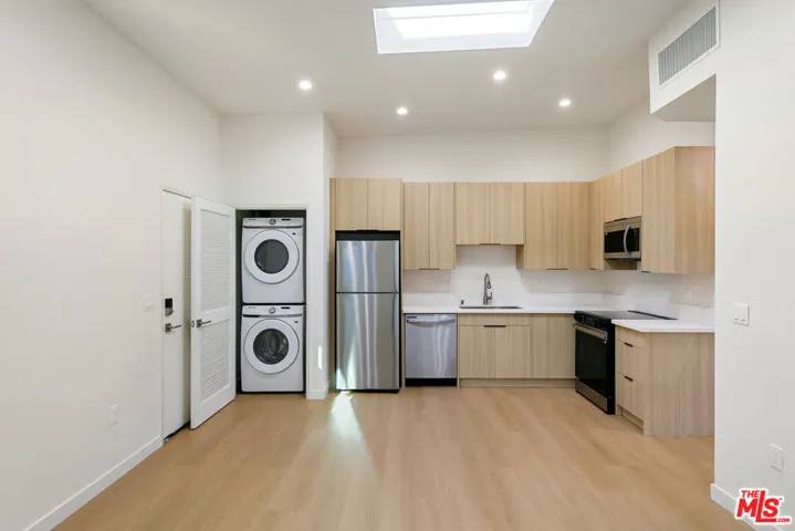 954 N San Vicente Boulevard 9, West Hollywood, California 90069